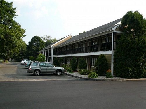 Newbury Inn Brookfield Экстерьер фото