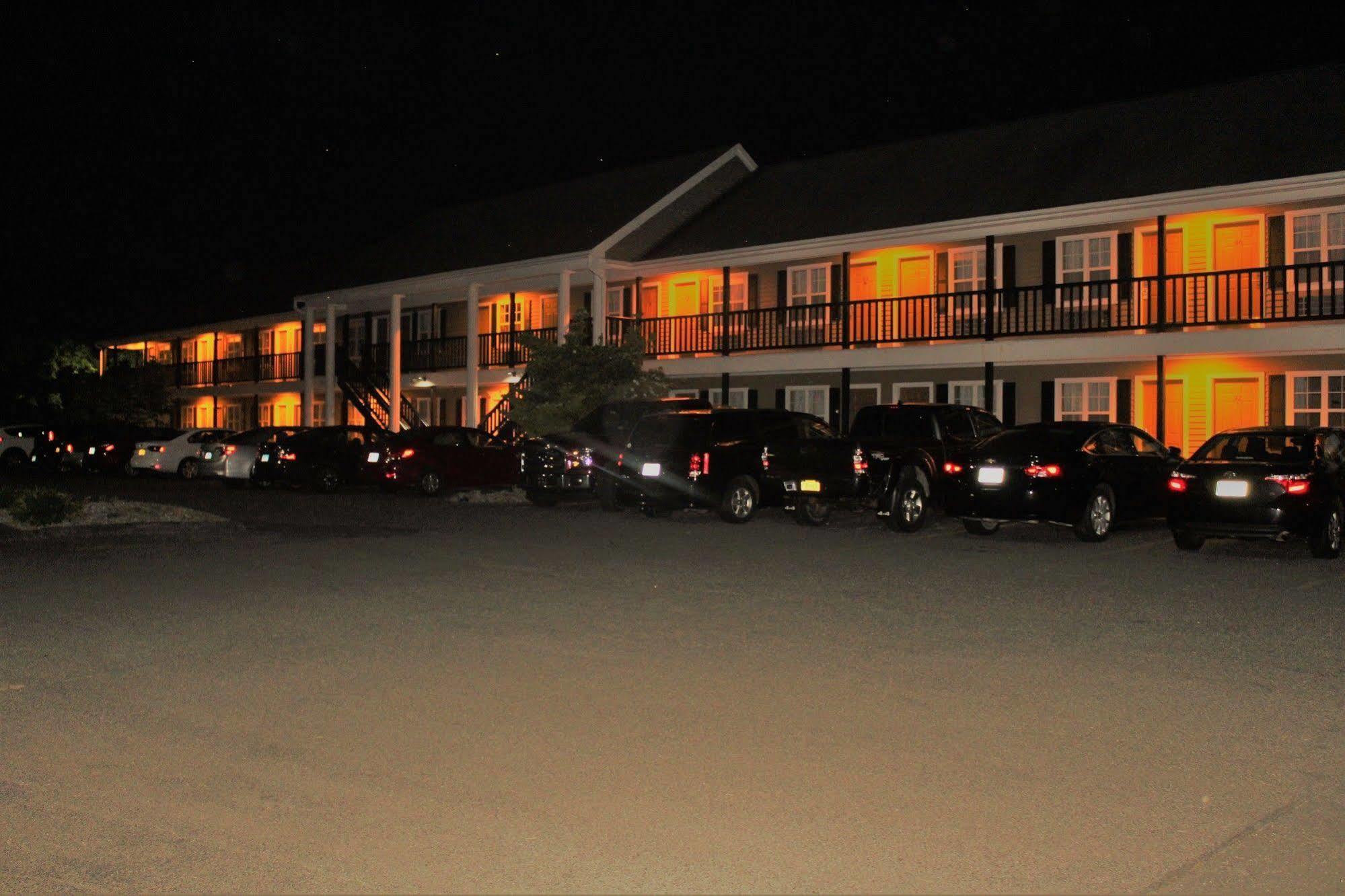 Newbury Inn Brookfield Экстерьер фото